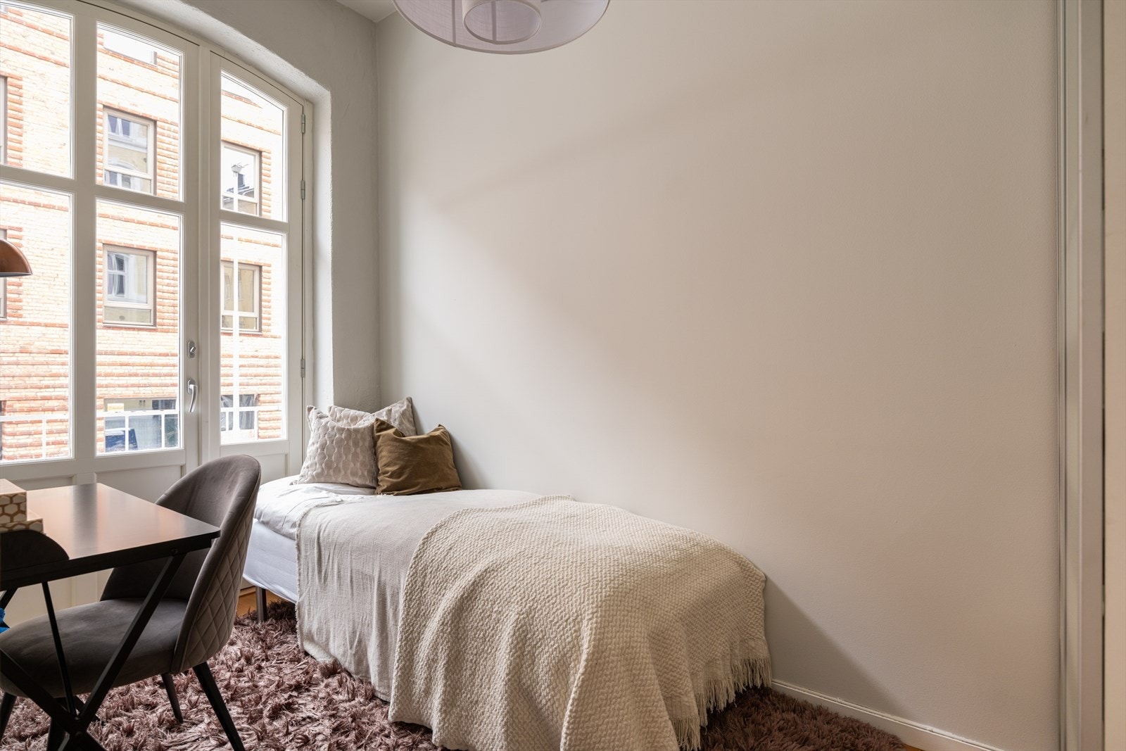 Lyst og fleksibelt soverom, enten du trenger gjesteværelse, barnerom, kontor eller en kombinasjon. Galleribilde