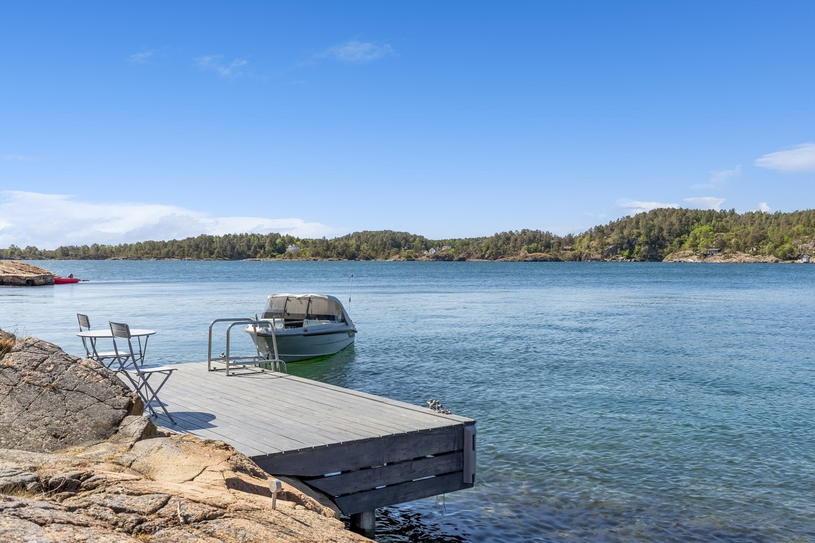 Sjarmerende kystbolig med fantastisk sjøutsikt, idyllisk beliggenhet, terrasse og naturskjønne omgivelser Galleribilde