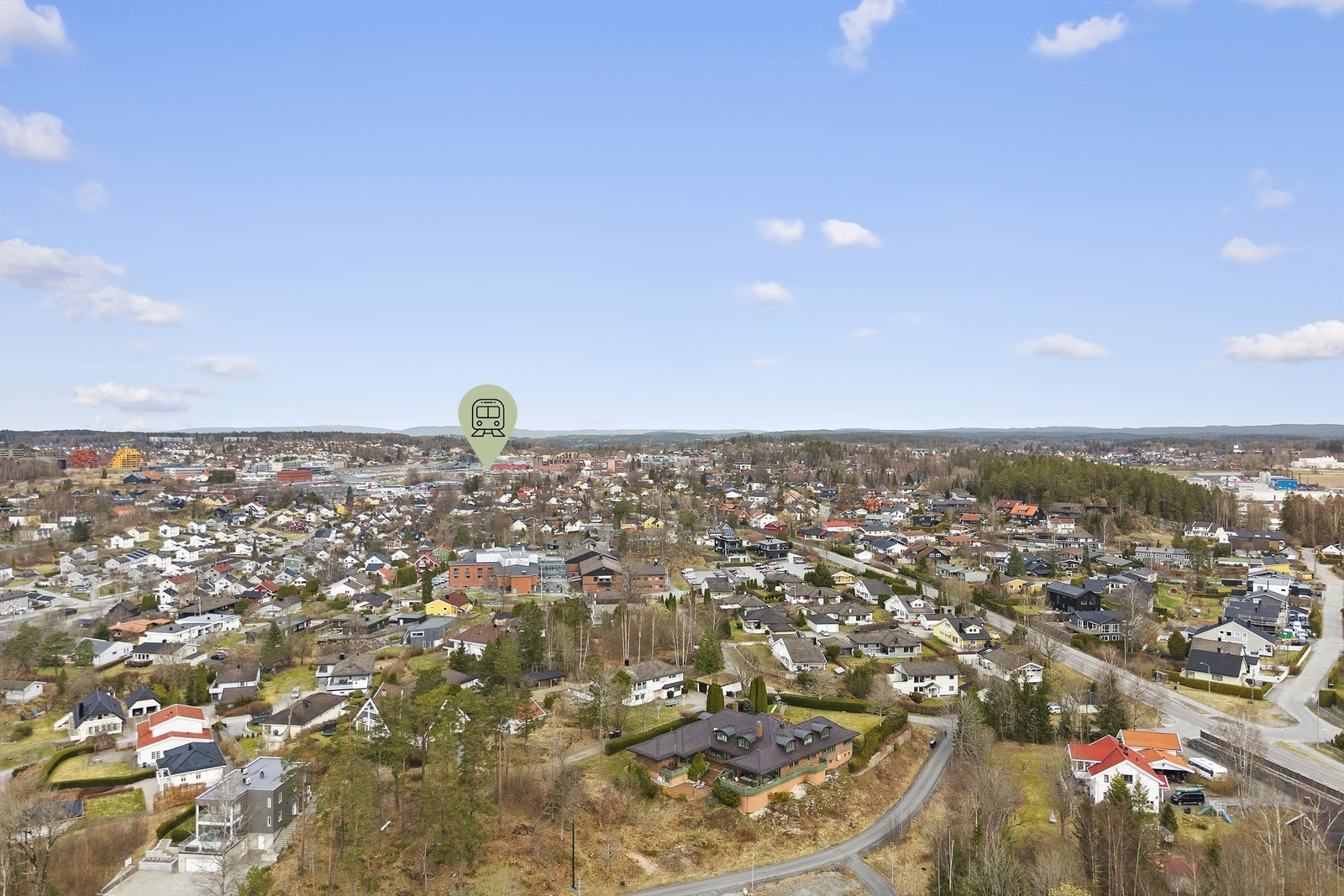 Kort vei til sentrum med Follobanen og Ski storsenter Galleribilde