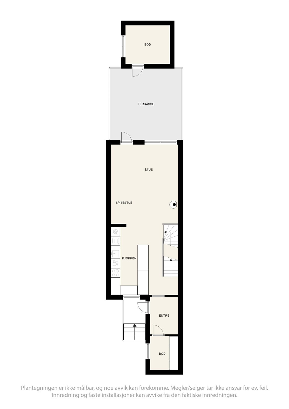 Første etasje har en sosial og åpen planløsning mellom stue og kjøkken, med direkte utgang til en markterrasse på 22,5 m². Galleribilde
