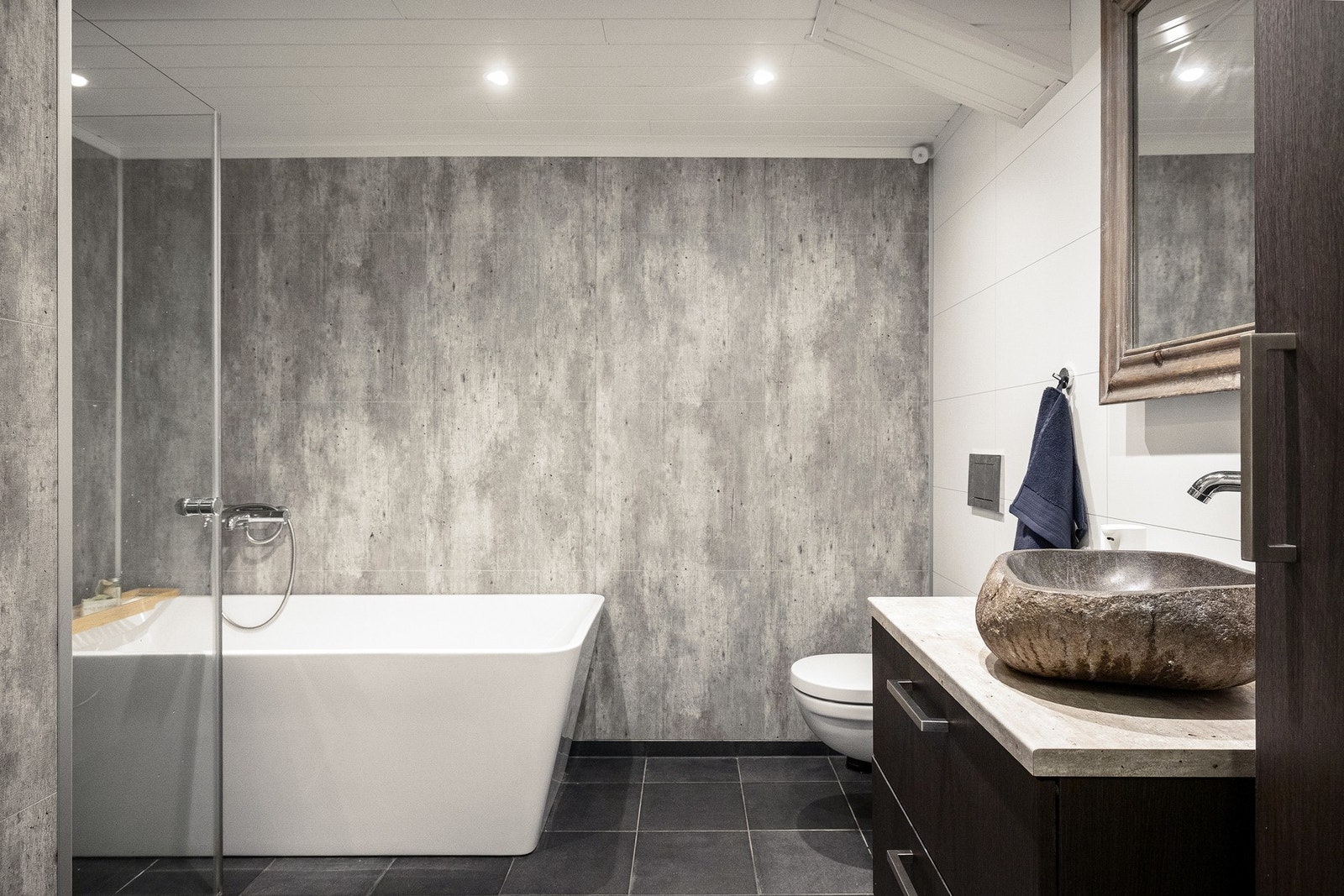 Badet i underetasjen er også fra 2015, med gulvvarme. Galleribilde