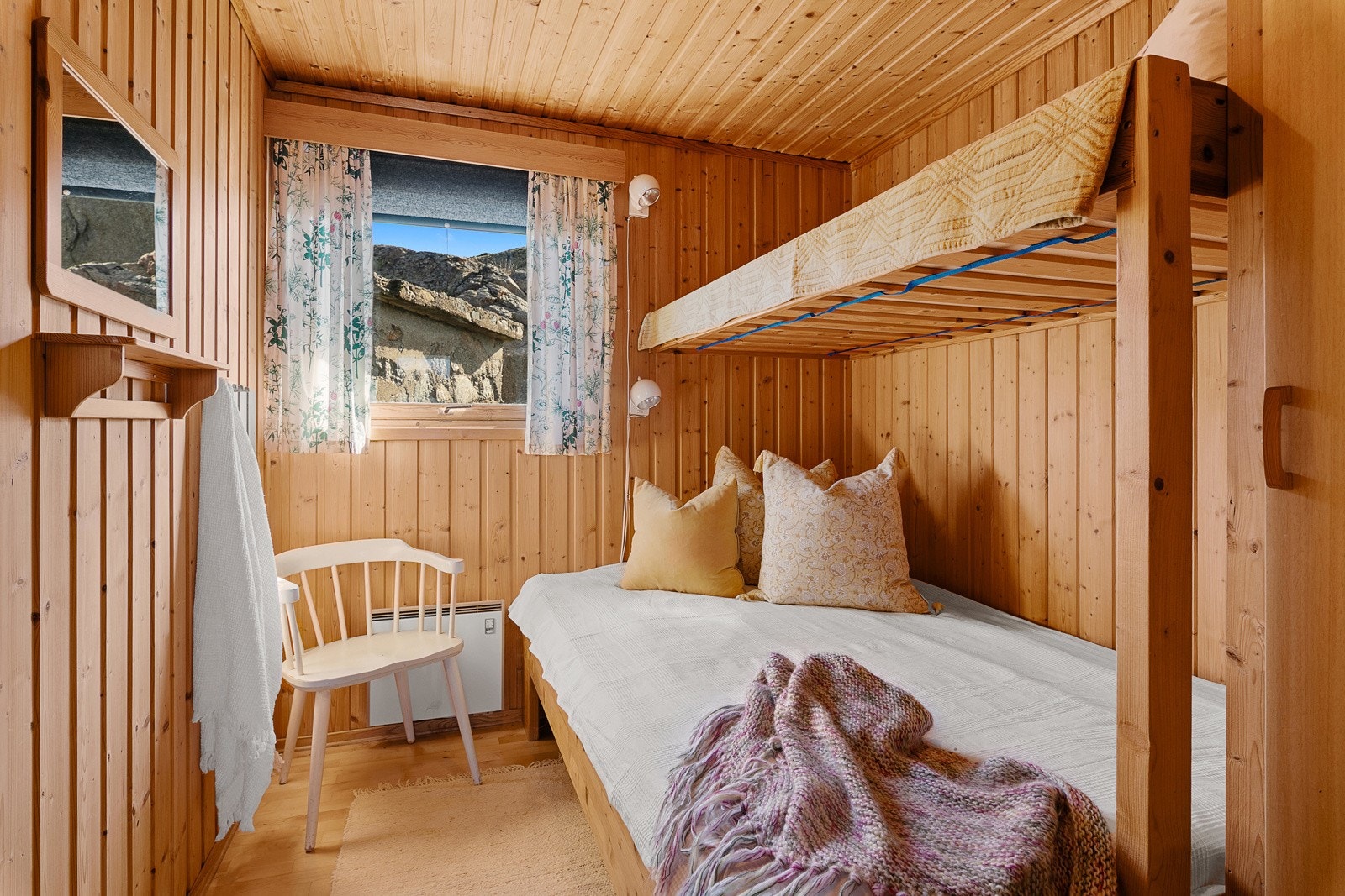 Det er to soverom med køyer med uttrekkbar underkøye. Galleribilde