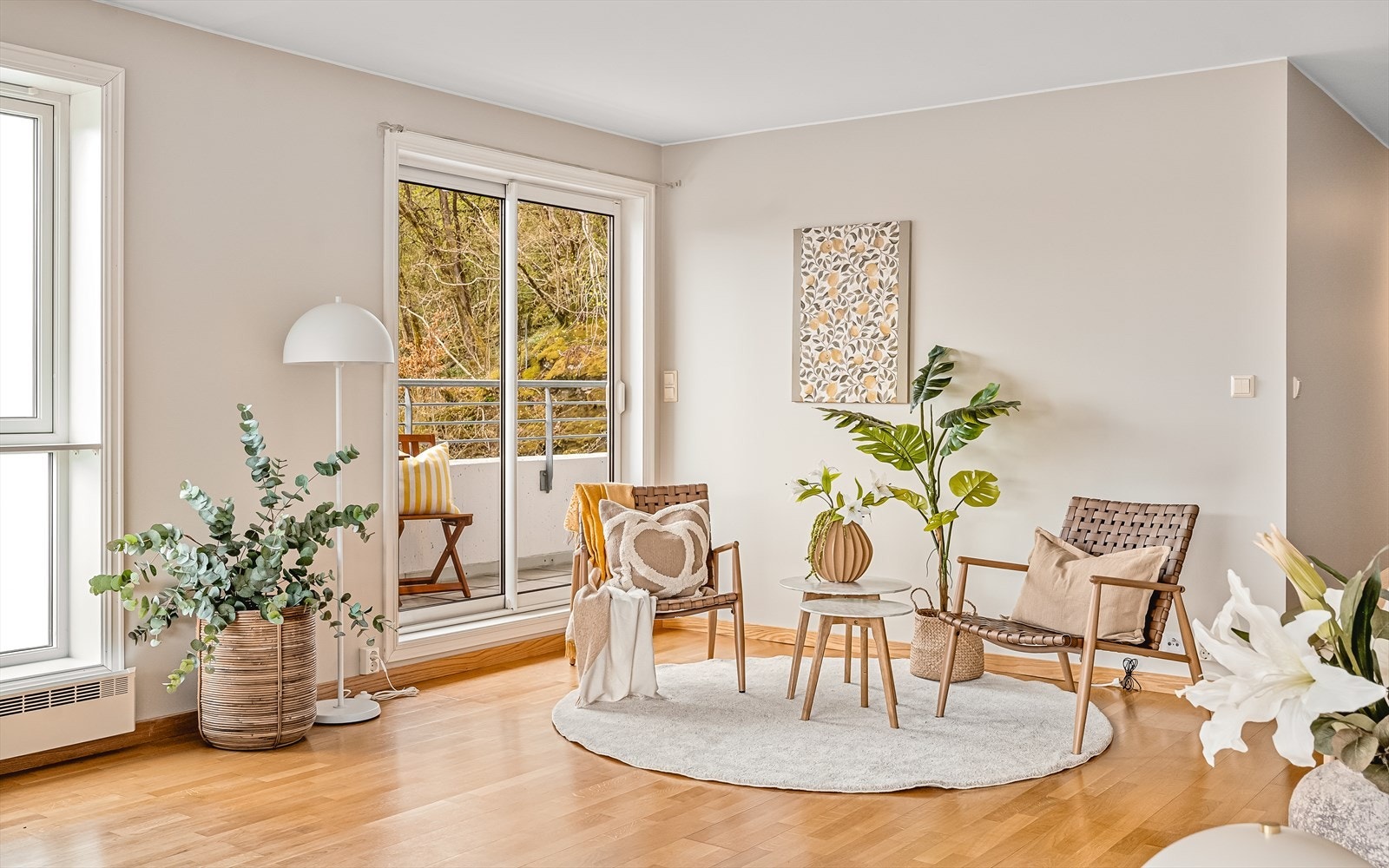 I tillegg til den store terrassen har leiligheten også en overbygget, nordvendt altan på 5,7 m² - perfekt for en rolig morgenkaffe. Galleribilde