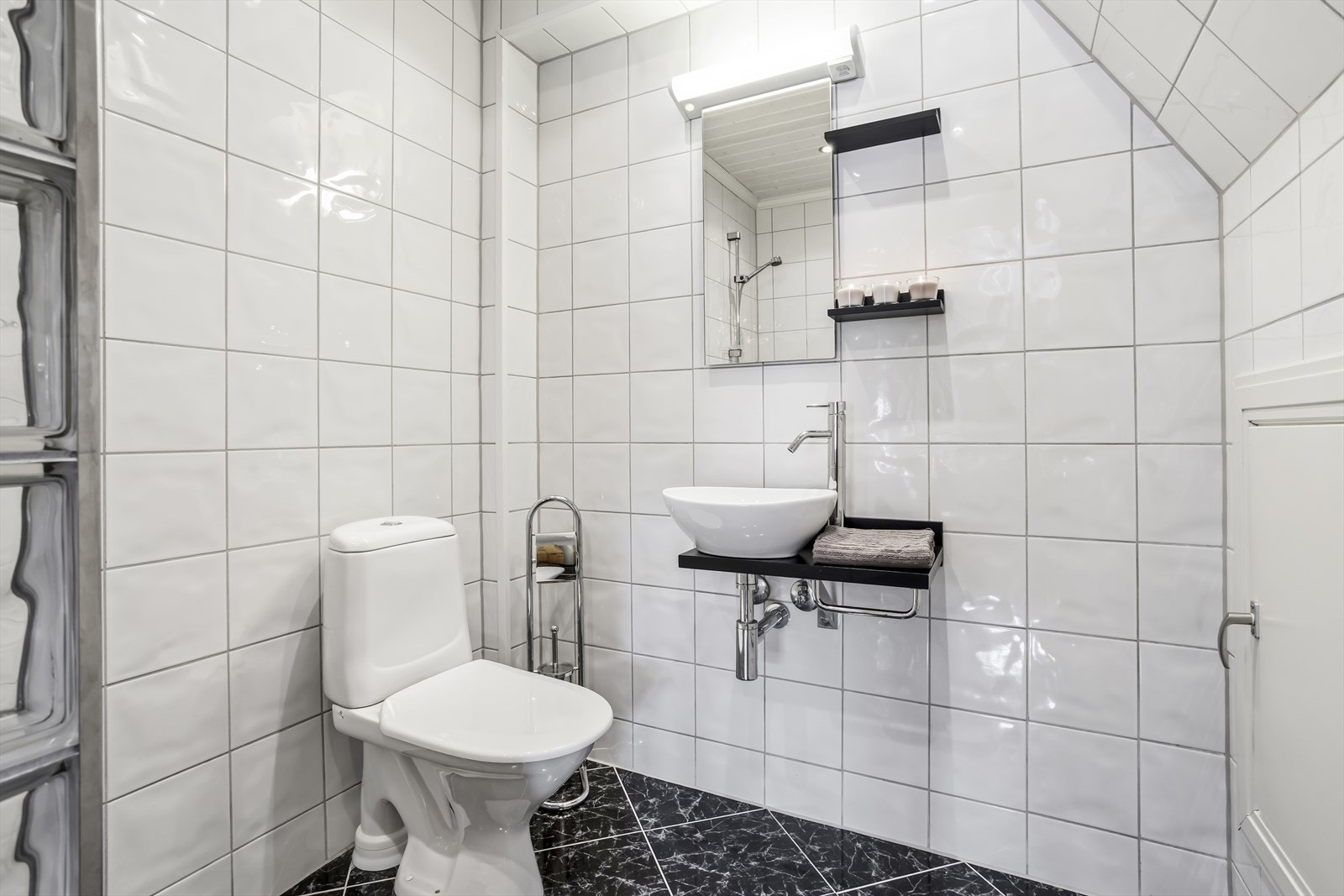 Helfliset bad med varme gulv u et. Galleribilde
