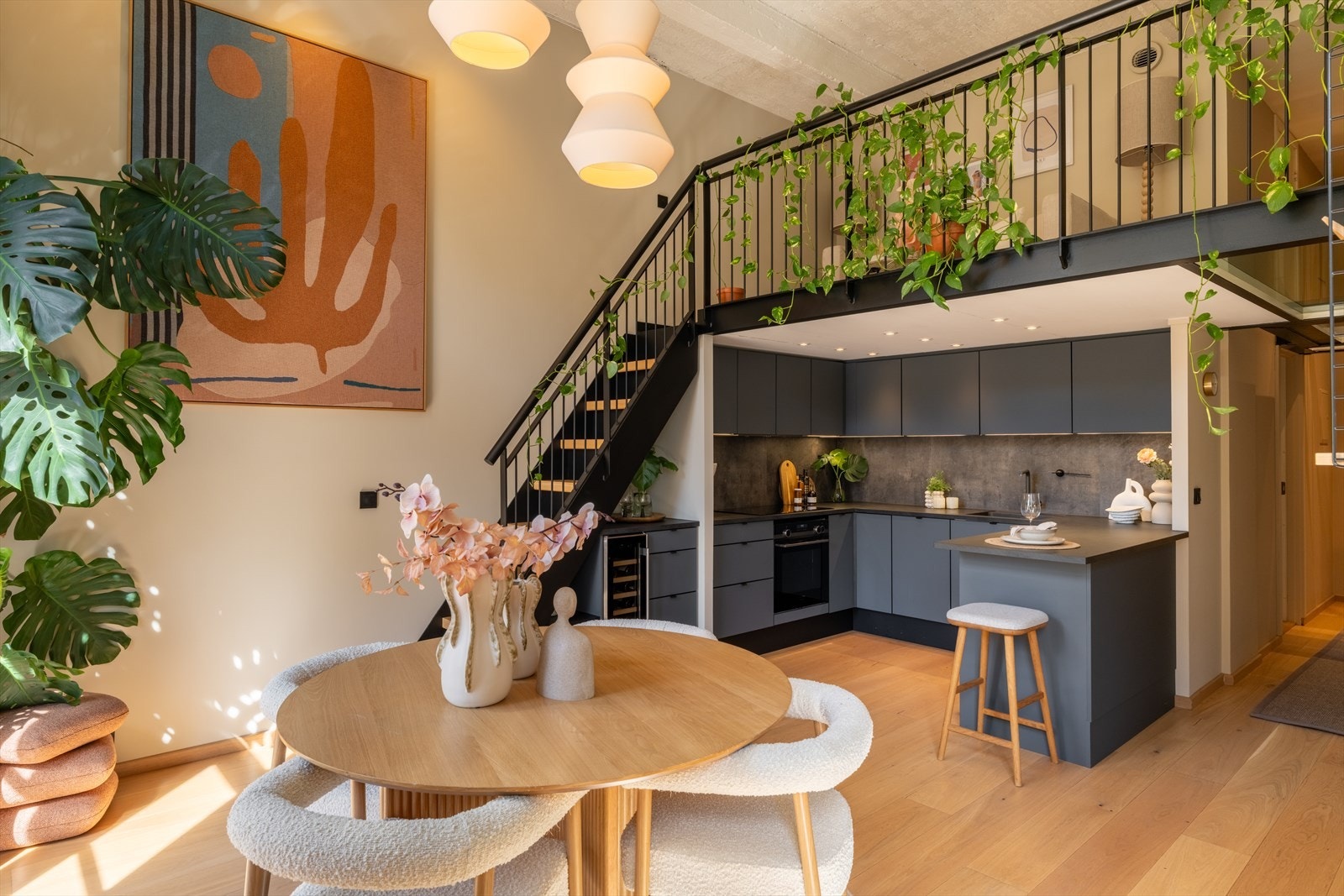 Leiligheten har et helt unikt town house-uttrykk! Galleribilde