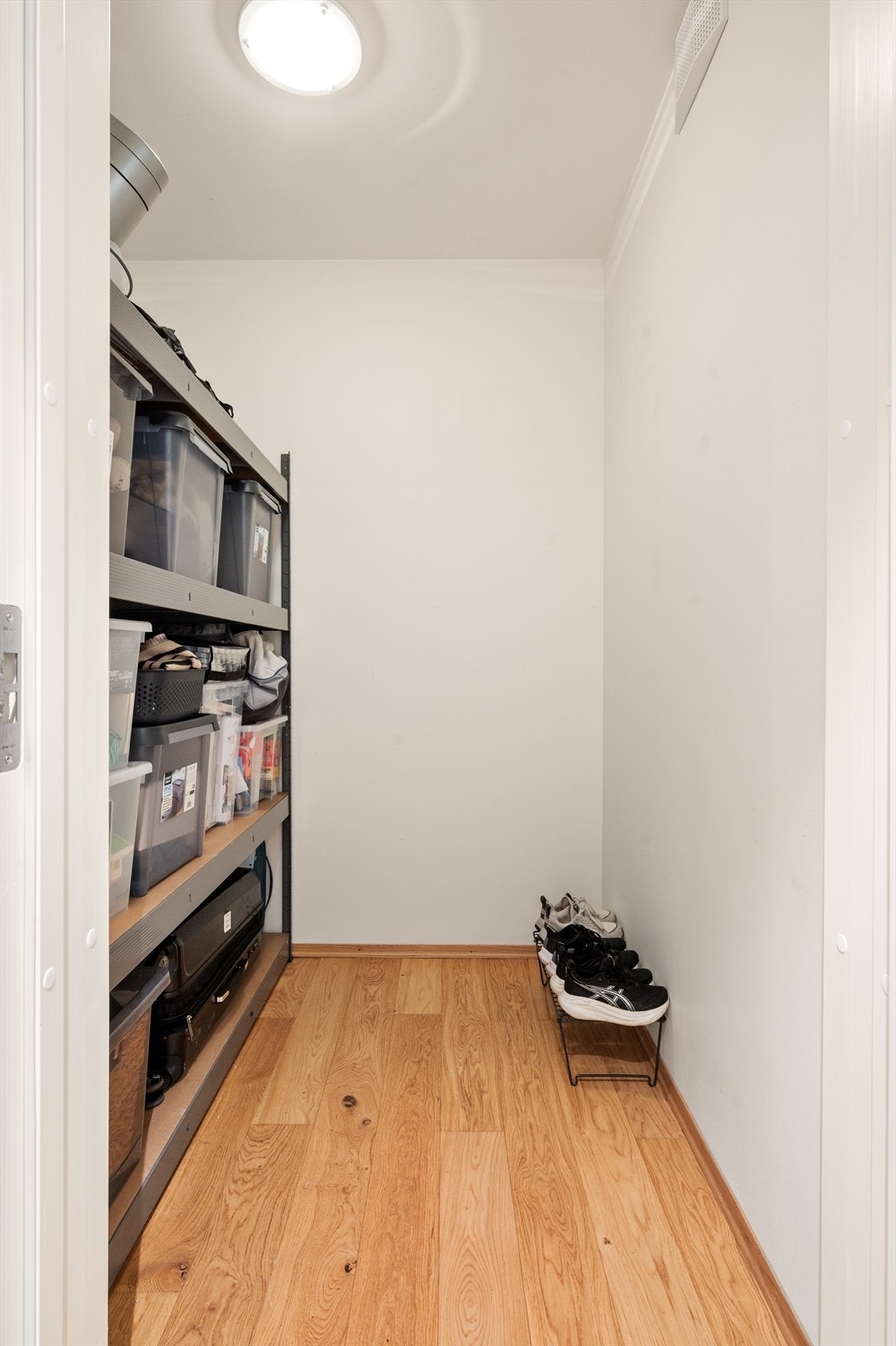 Romslig innvendig bod. Galleribilde
