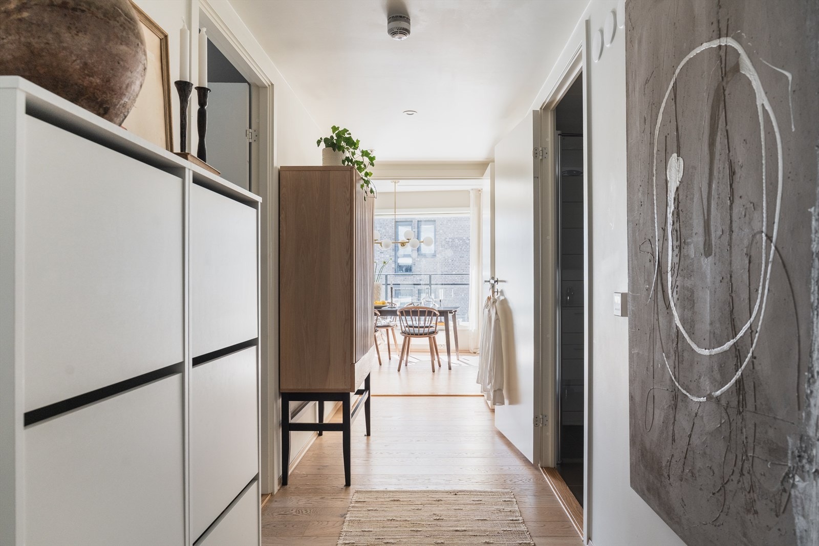 I gangen er det rikelig plass til gode oppbevaringsløsninger. Galleribilde
