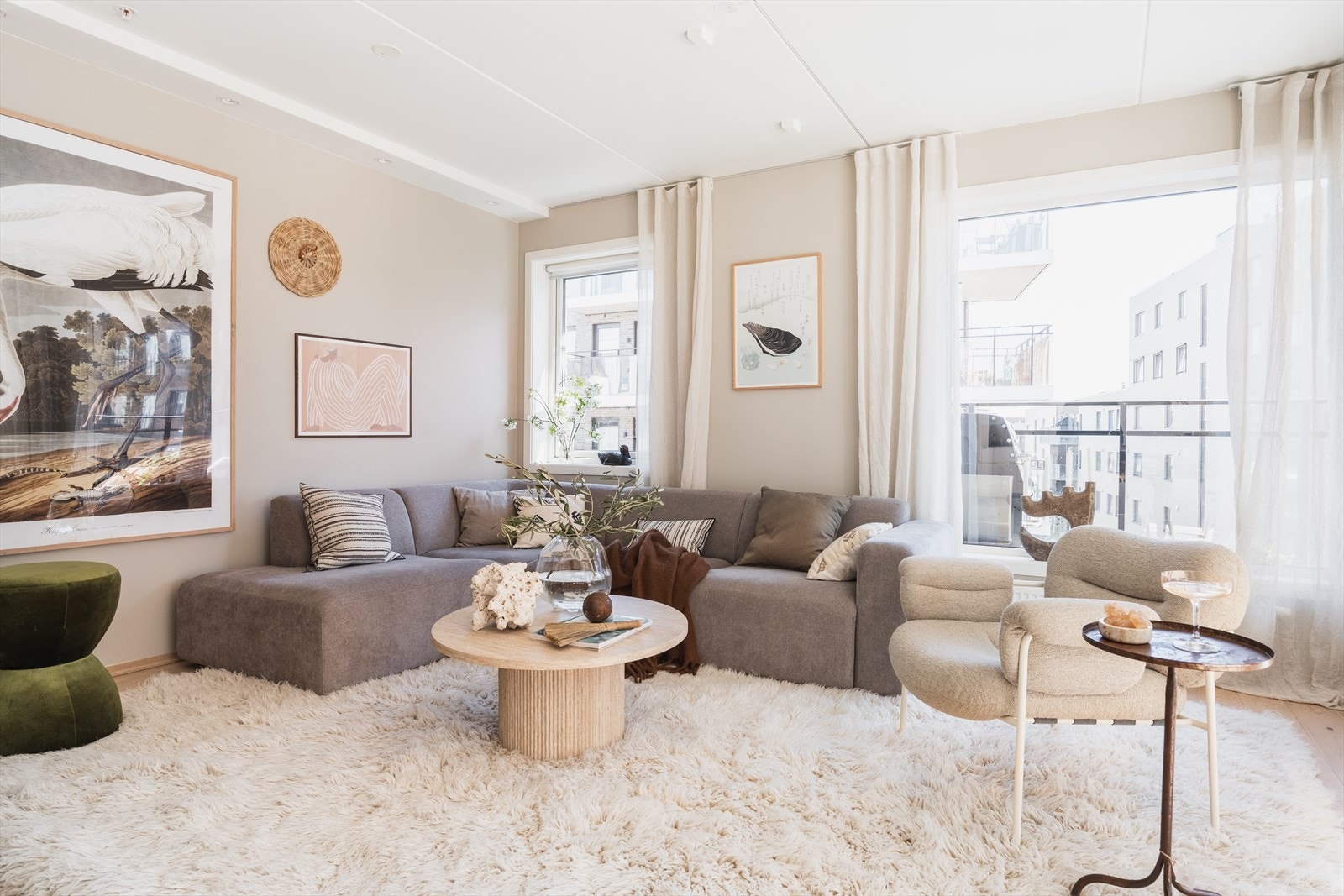 I stuen er det god plass til sofa med tilhørende møblement. Galleribilde