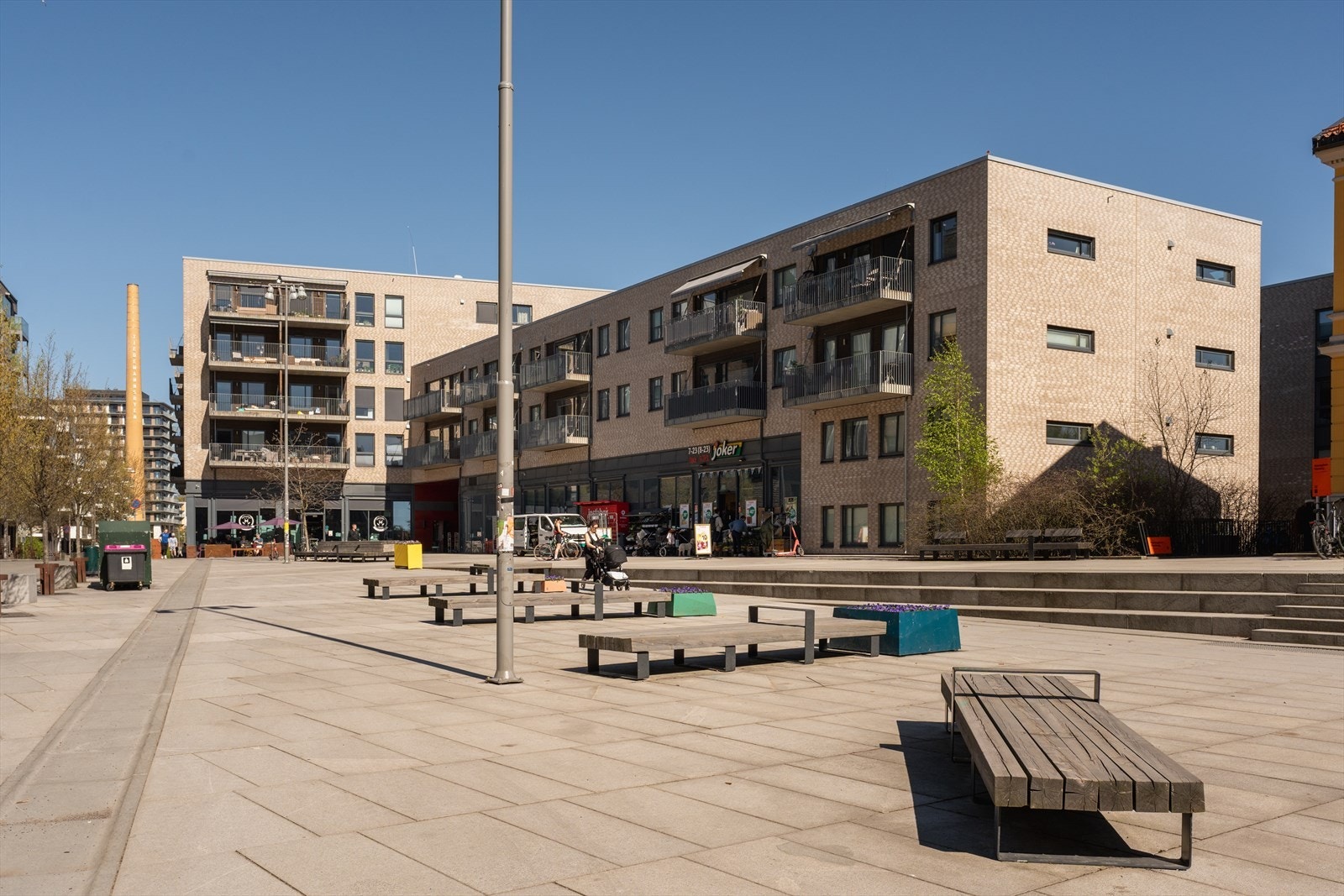 Kort gange unna leiligheten ligger en søndagsåpen Joker, på Tidemannstorget. Galleribilde