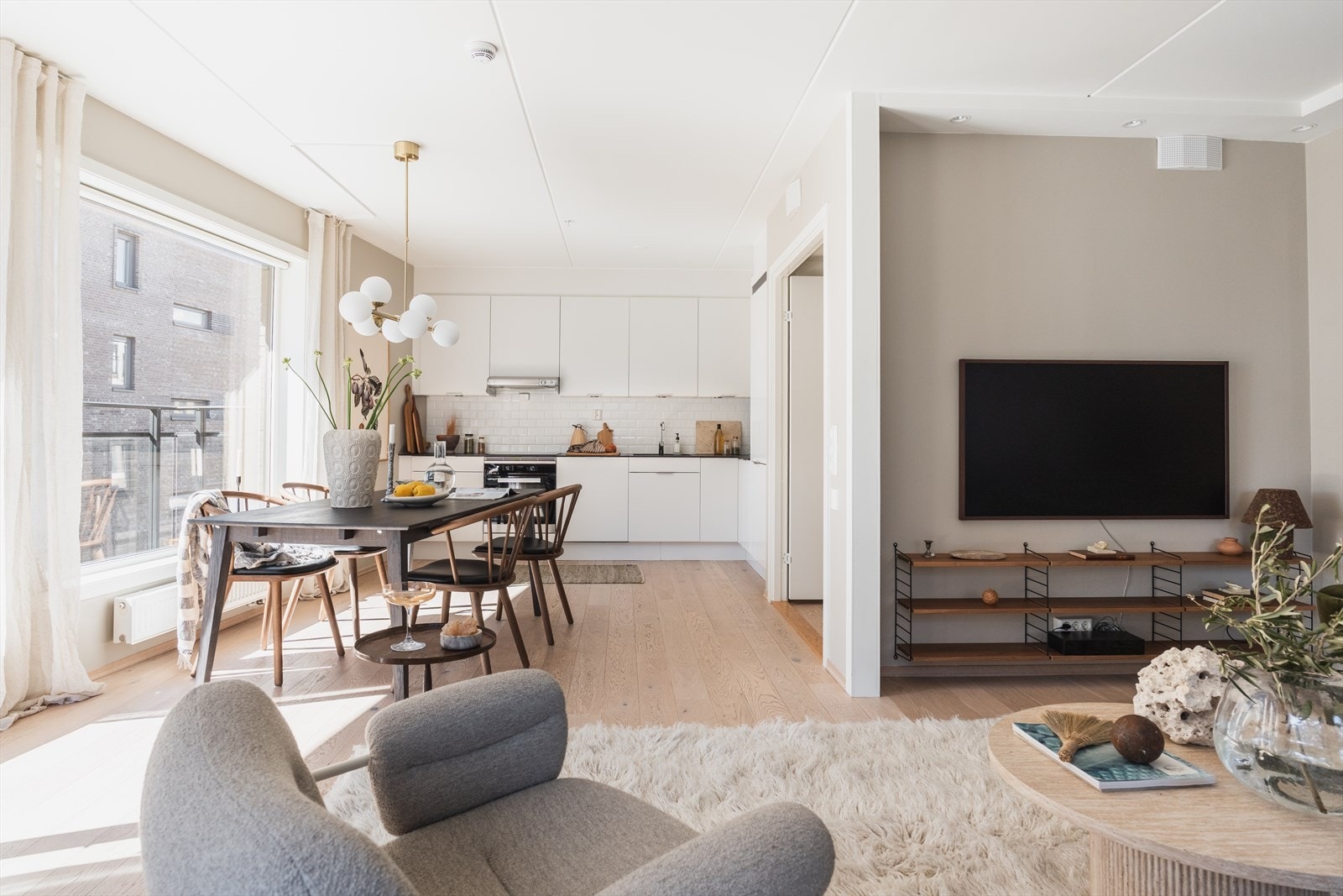 Oppholdsrommet kan naturlig deles inn i soner. Galleribilde