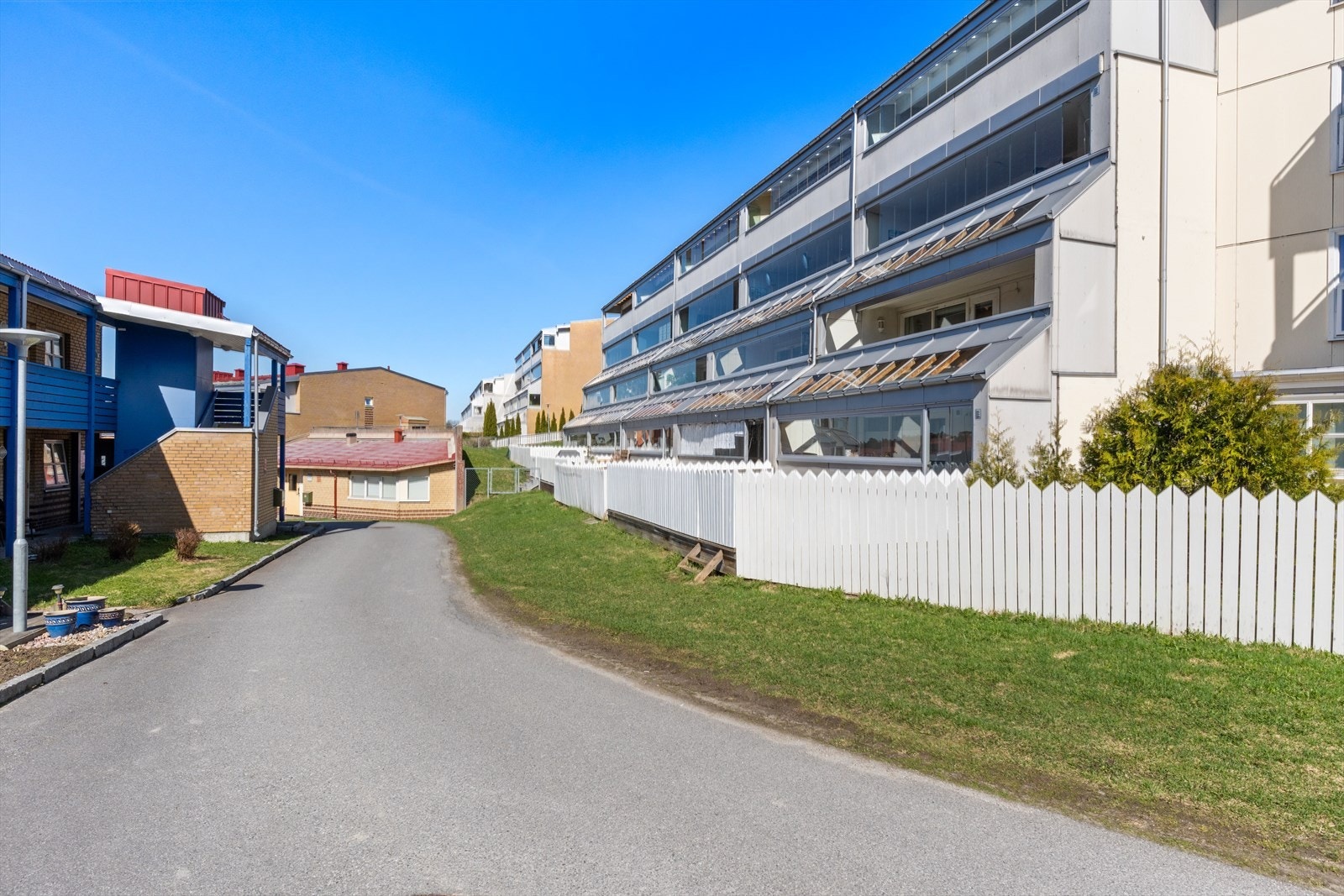 Borettslaget ligger i et attraktivt og meget barnevennlig boligområde på Mortensrud med nærhet til alle fasiliteter en trenger. Området er svært barnevennlig med bilfritt bomiljø, gangstier og flere lekeplasser. Galleribilde