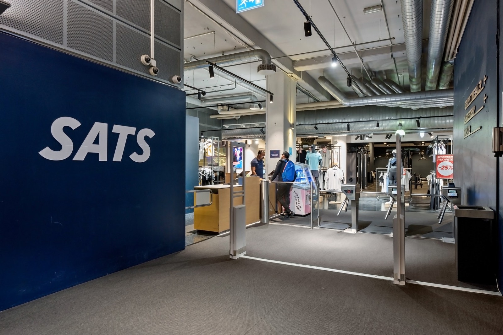 Fra leiligheten kan man gå tørrskodd til blant annet SATS, Jacobs, mester grønn og apotek via garasjekjelleren. Galleribilde