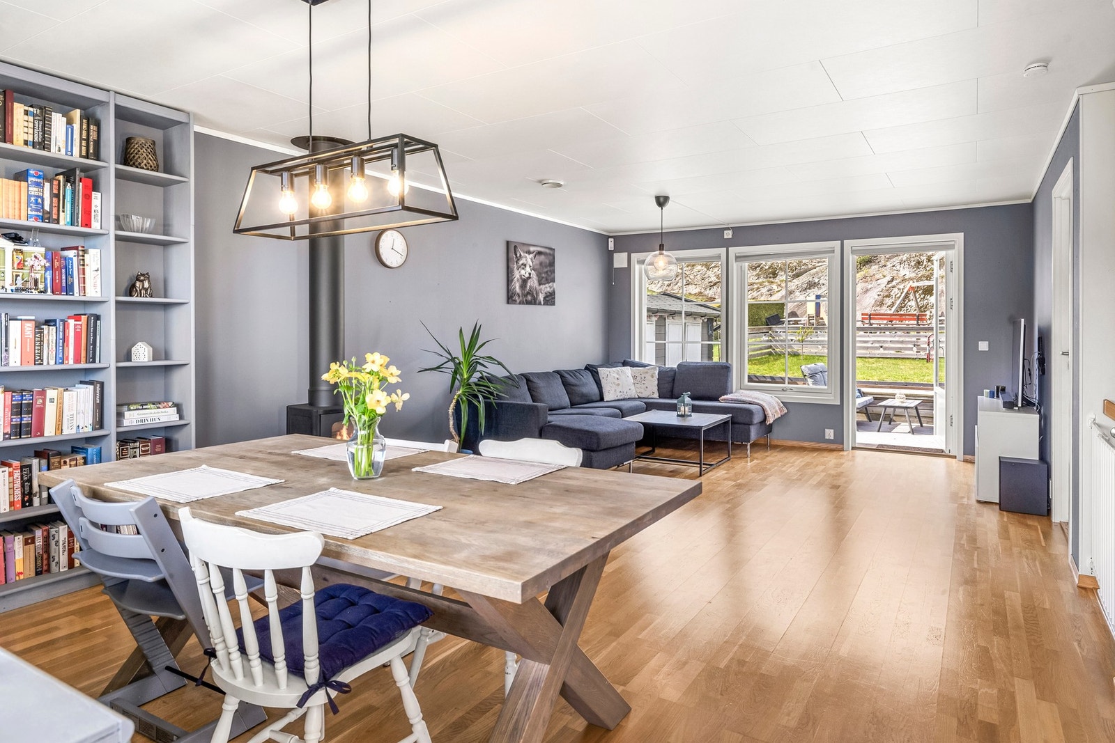 Fra stuen er det utgang til fantastisk uteplass på hele 51 m². Galleribilde