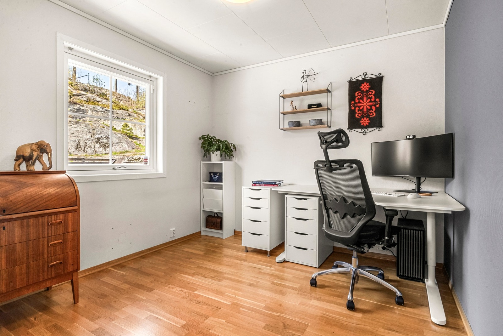 Kontor, gjesterom eller hobbyrom, her er mulighetene mange. Galleribilde