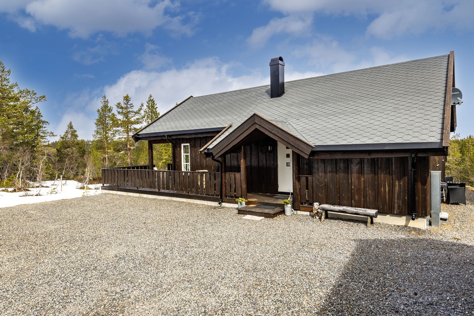 En moderne og innholdsrik fritidsbolig fra 2017, levert av Familiehytta. Galleribilde
