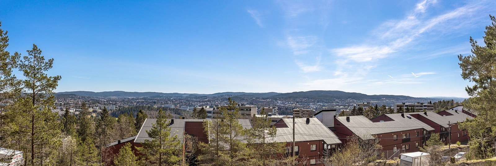 Flott og langstrakt utsikt fra balkongen. Galleribilde