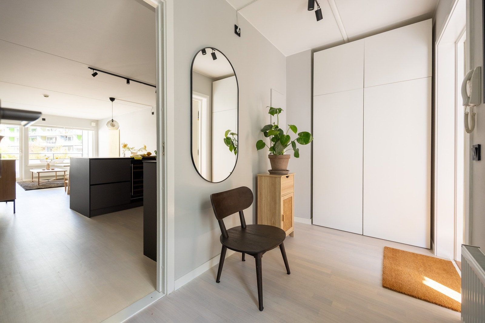 Stor garderobe, hvor man har gode lagringsmuligheter. Galleribilde