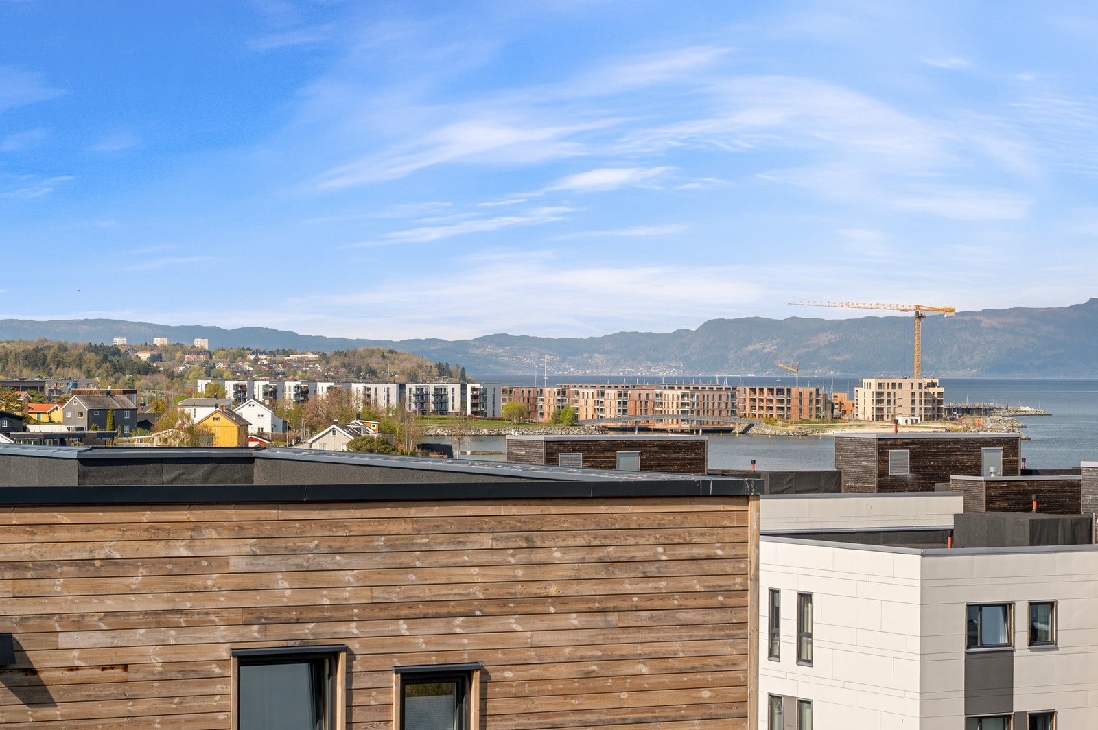 Grilstad Marina kan også skimtes fra balkongen. Galleribilde