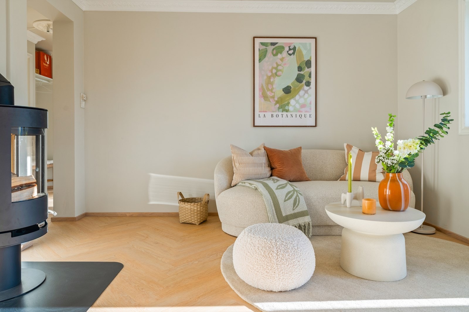 I stuen er det plass til en hyggelig sofagruppe Galleribilde