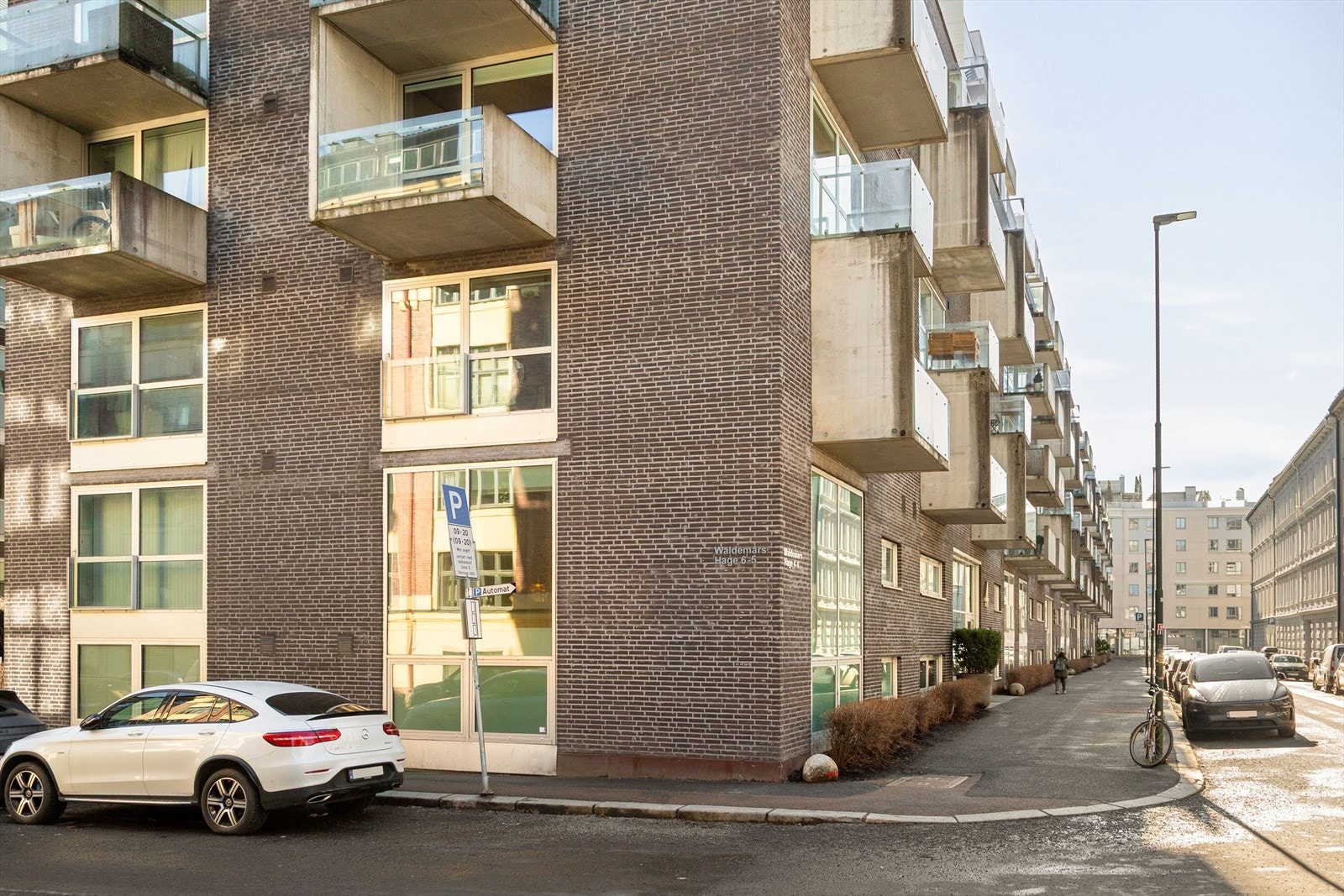 Leiligheten er en del av et prestisjeprosjekt fra 2005, sentralt plassert ved Alexander Kiellands plass. Galleribilde