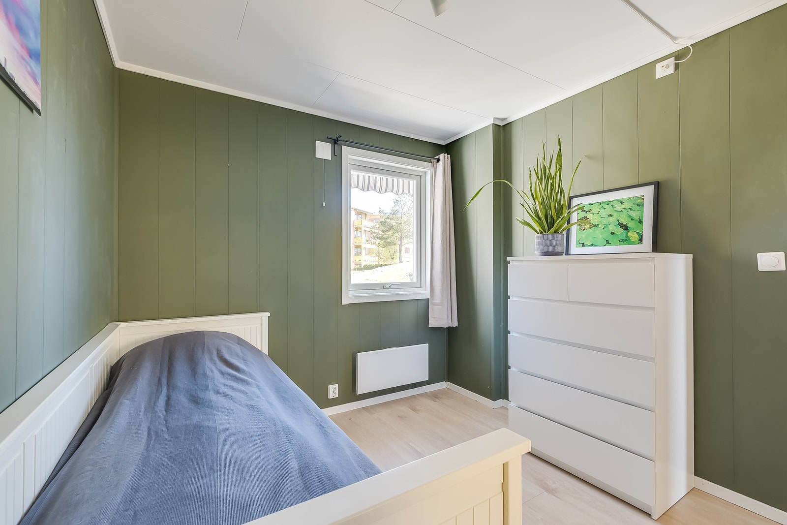 Soverom 2 med plass til dobbeltseng Galleribilde