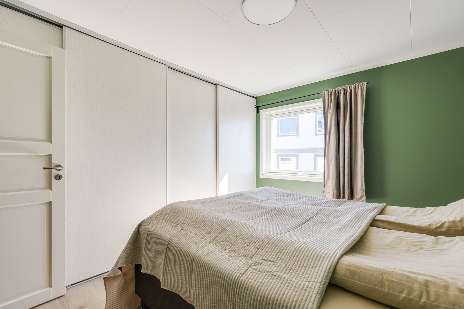 Integrert skyvedørsgarderobe Galleribilde
