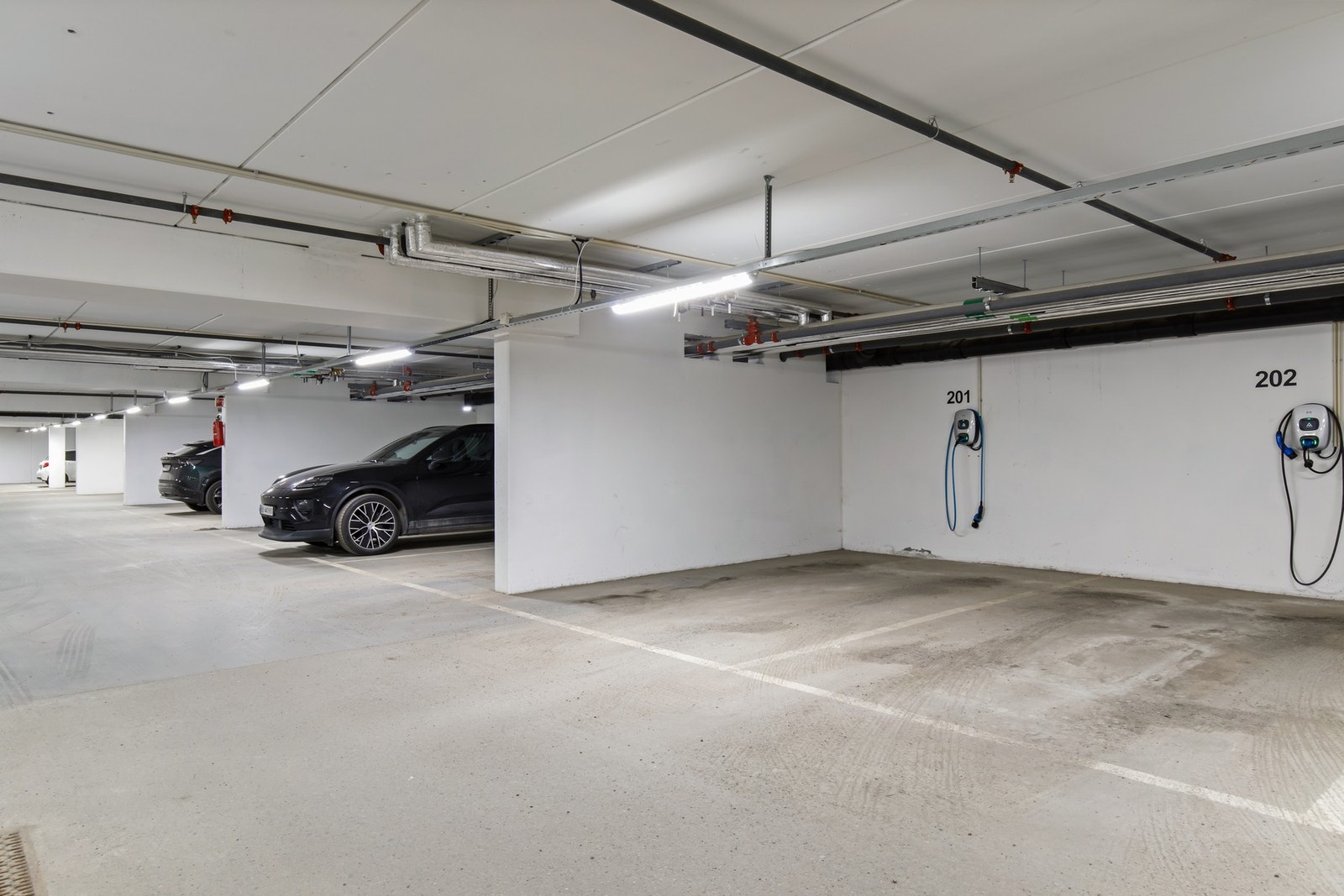 Medfølger parkeringsplass i felles parkeringsgarasje. Her er det også lagt opp til elbillader. Galleribilde