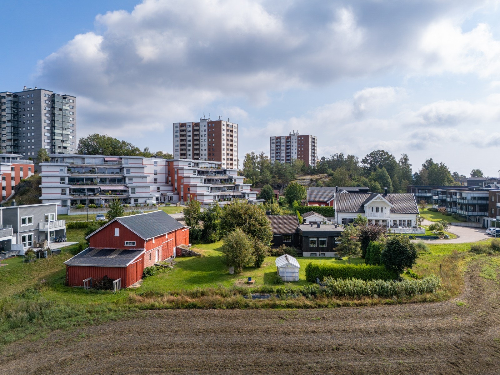 - Velkommen til Lystadveien 27 -
En unik mulighet! Landlig, men sentralt Galleribilde