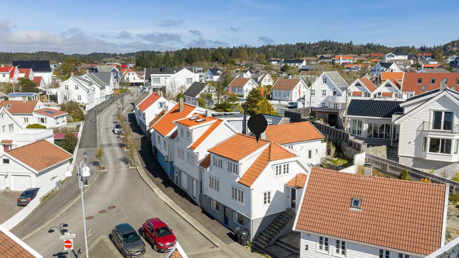 Det er parkering i offentlig gate etter gjeldene bestemmelser Galleribilde