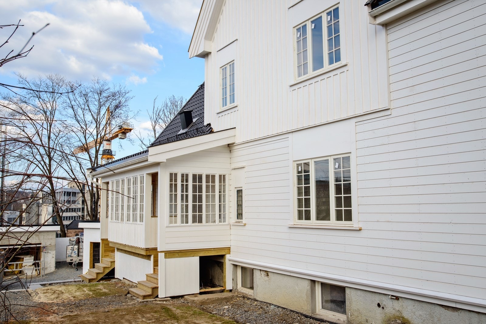 Boligen er totalrenovert utvending med ny fasade, vinduer, tak og drenering 2025/26. Galleribilde
