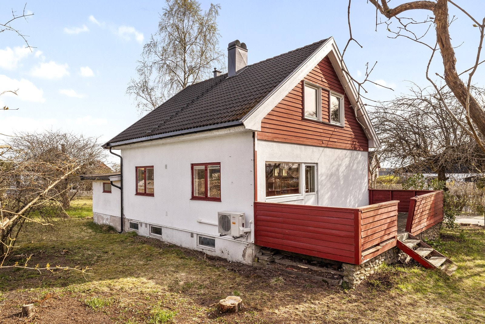 Fra stuen er det utgang til en sørvendt terrasse på 21 m². Et utmerket utgangspunkt for et solrikt uteliv. Galleribilde