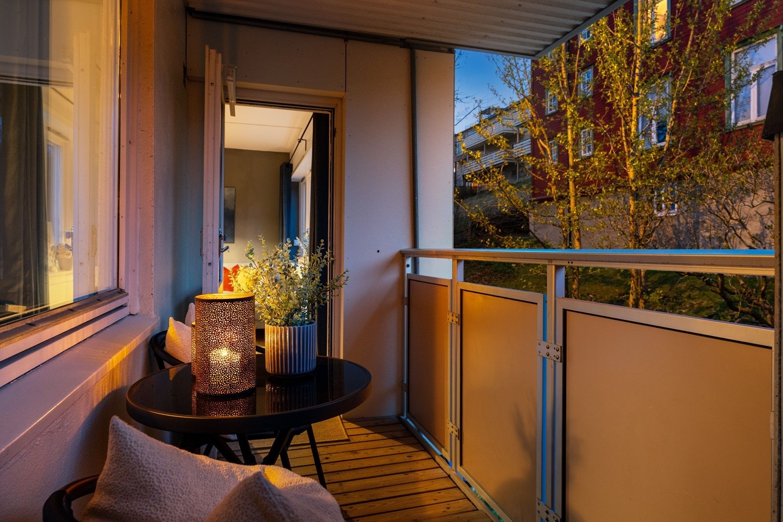 Fra stuen har man utgang til en hyggelig balkong på gode 5,1 kvm. Galleribilde