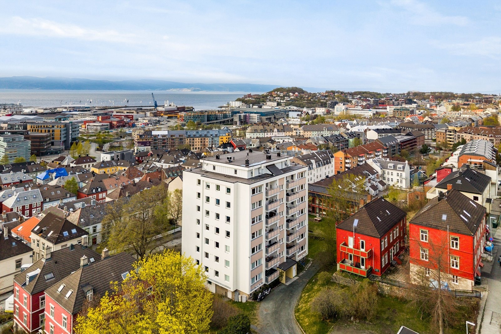 Veldrevet borettslag i synlig boligblokk. Galleribilde