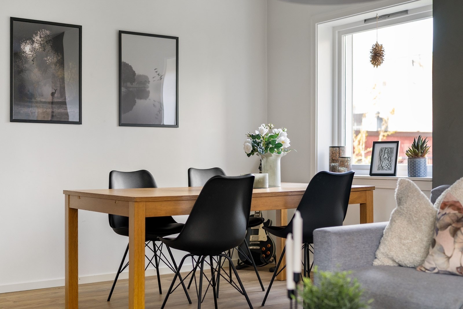 God plass for stor spisegruppe. Perfekt for de som ønsker å samle venner og bekjente. Galleribilde