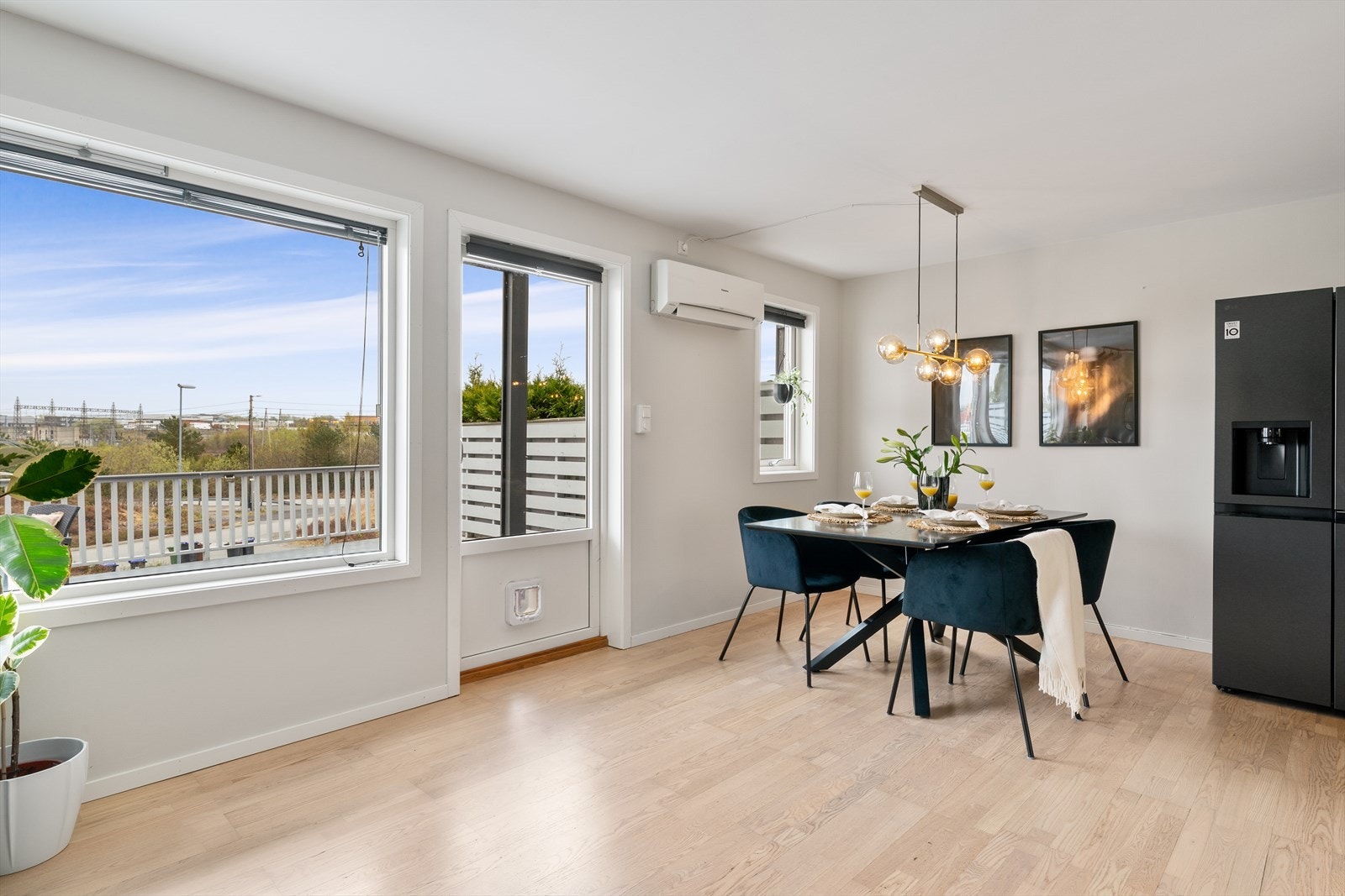 - Stue/kjøkken strekker seg utover et areal på 32,4 m² - Galleribilde