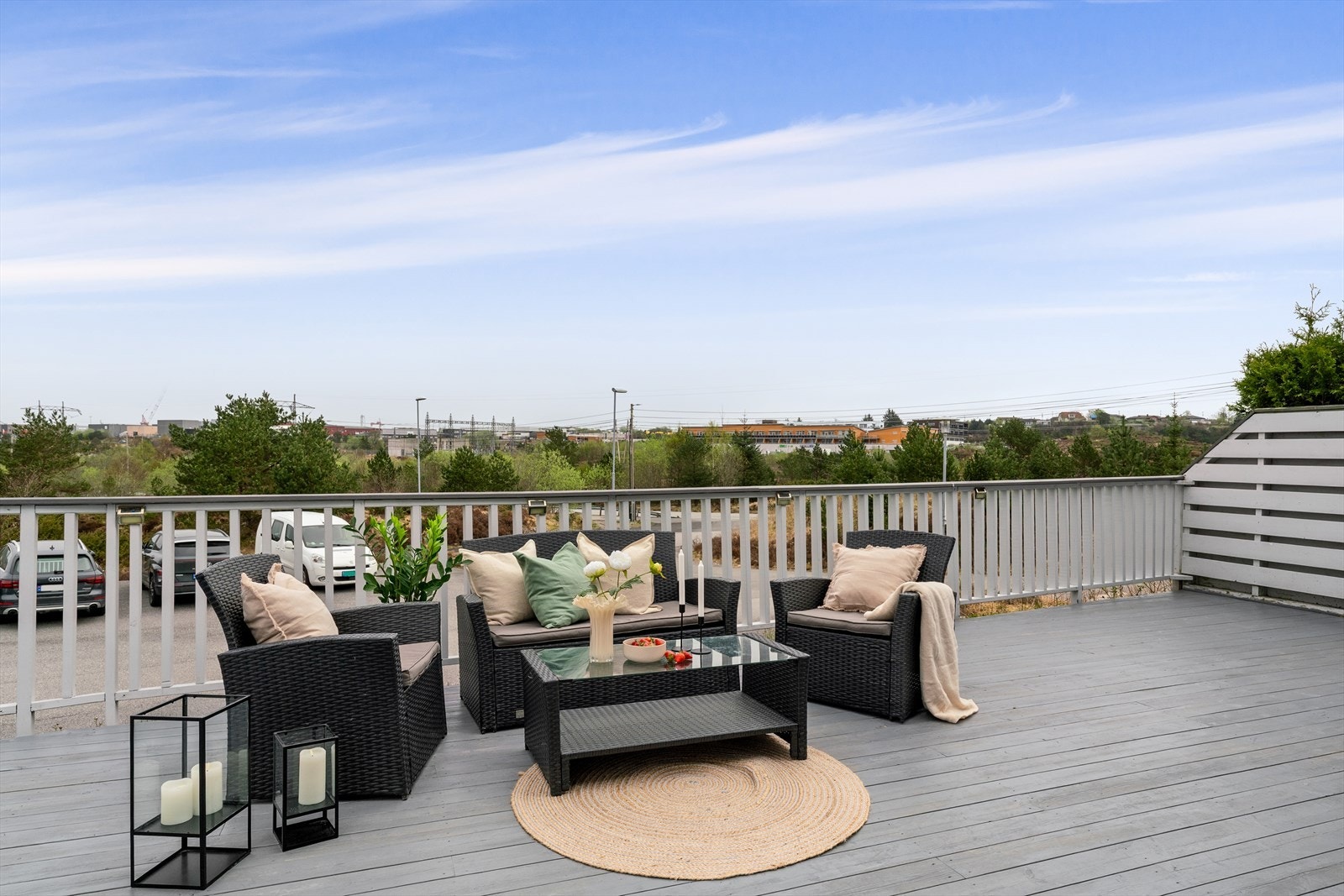 - Terrassen måler hele 80 m² - Galleribilde