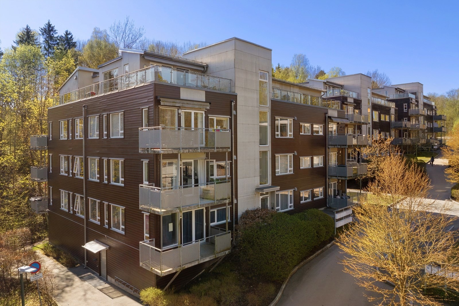 De moderne leilighetene sto ferdig i 2010 og har heis i bygget. Galleribilde