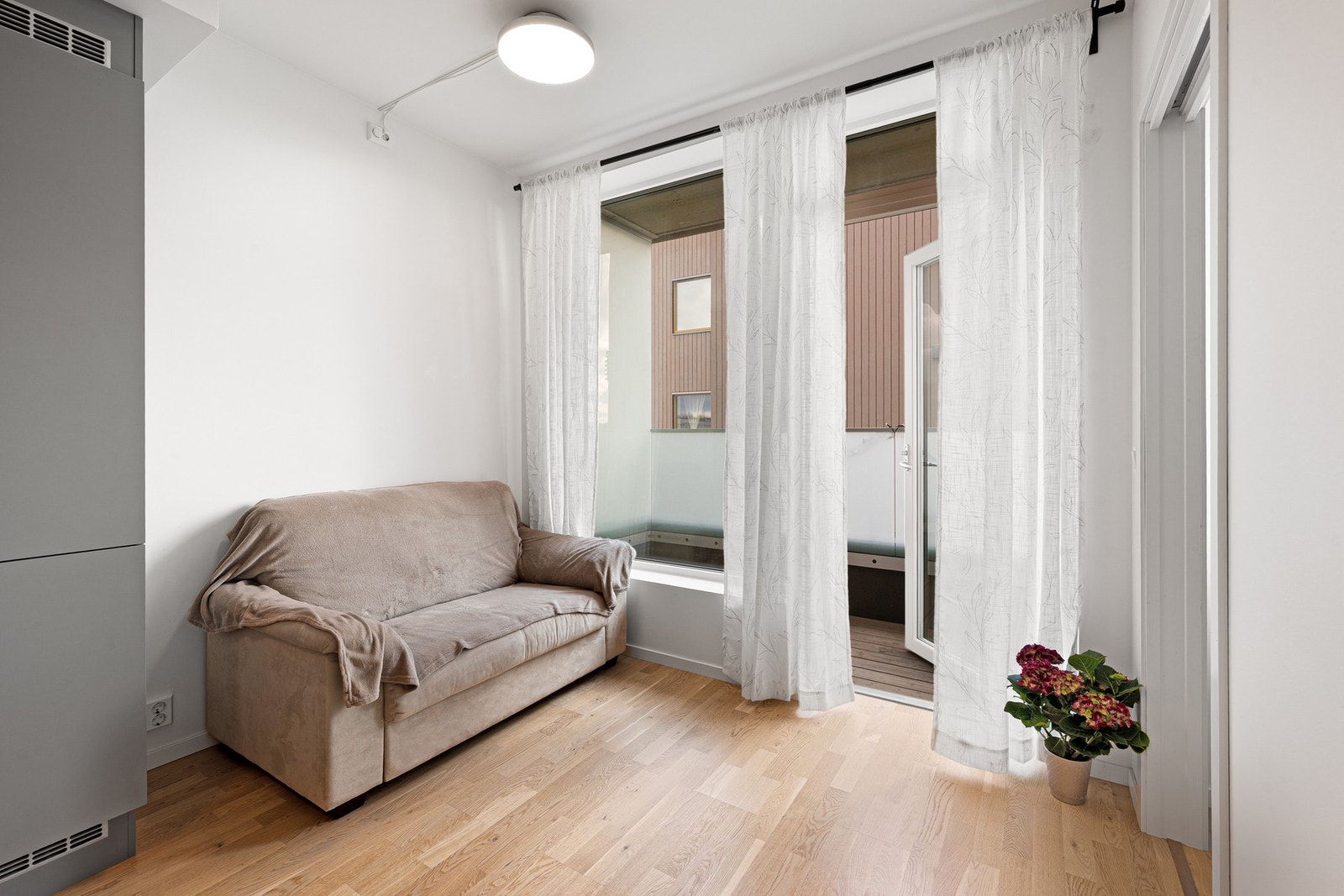 Boligen holder en gjennomgående god standard med funksjonell planløsning. Galleribilde