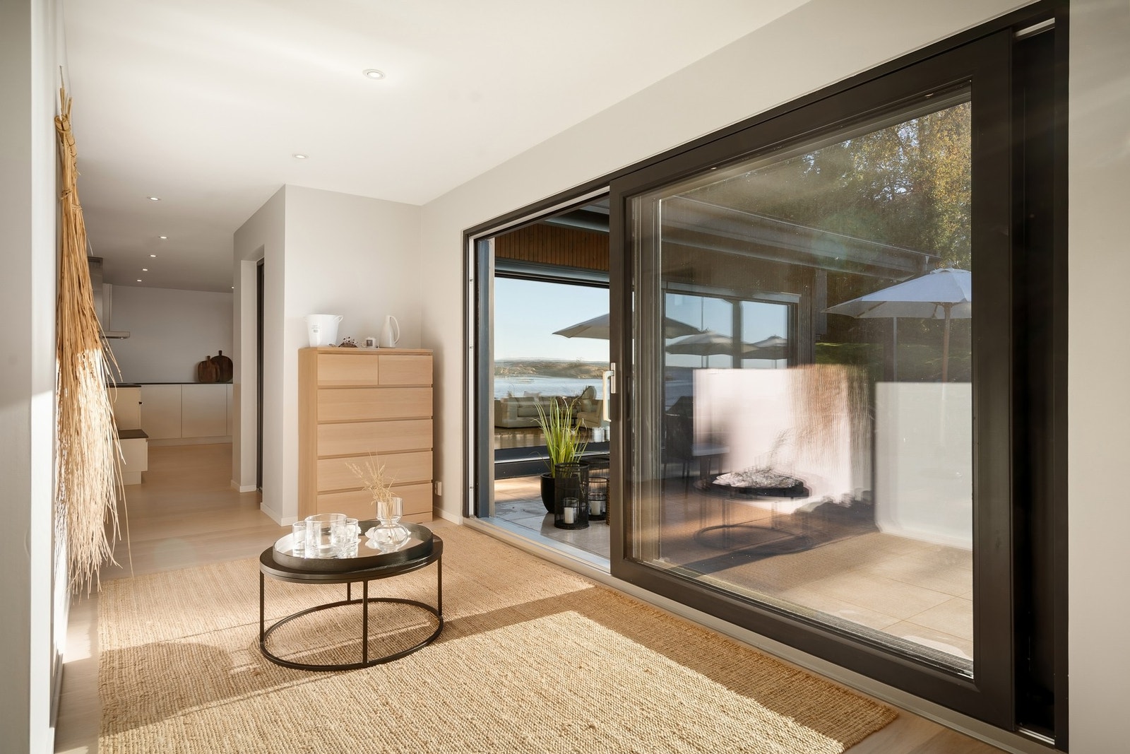 Mellomgang mellom soverom hvor det også er åpningsdør Galleribilde