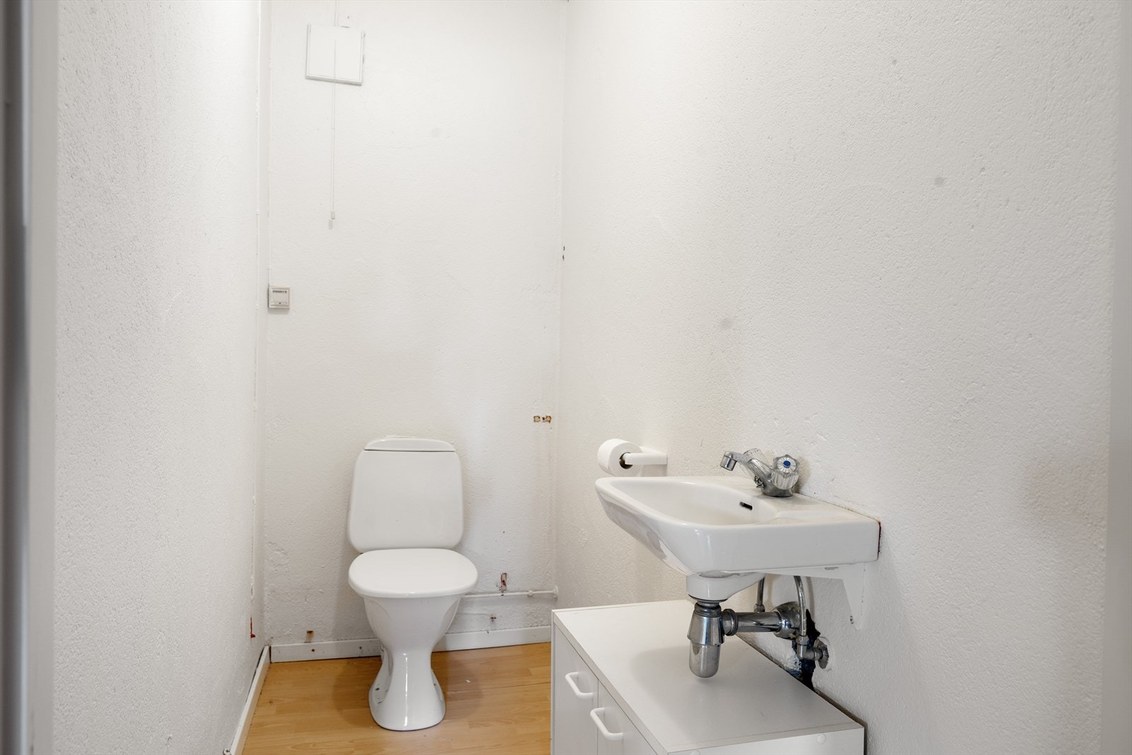 WC i kjeller Galleribilde