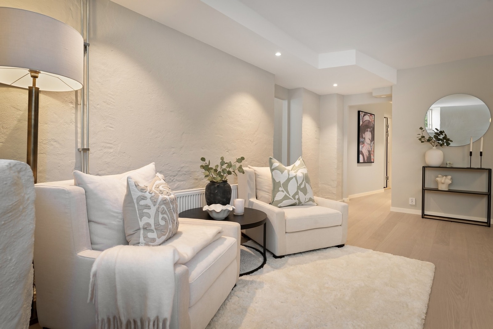 Lounge i spisestue. Det er også god plass til større spisebord. Galleribilde