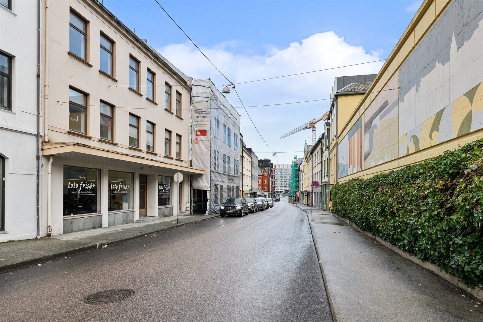 Gode kollektivforbindelser med busstopp like ved eiendommen og kort vei til hurtigbåtkaien. Galleribilde