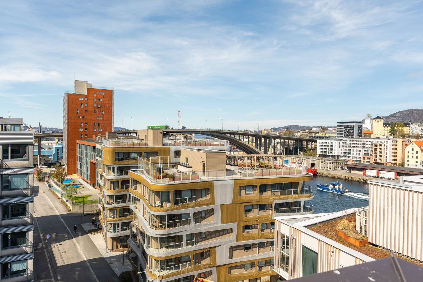Fra takterrassen har man flott utsikt over nærområdet. Galleribilde