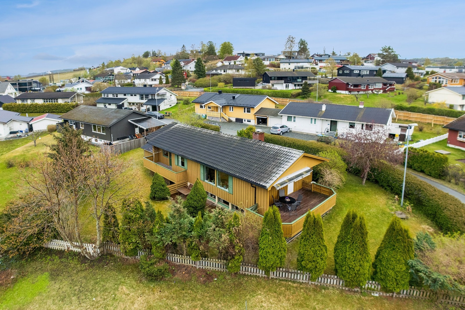 Enebolig over ett plan og kjeller i rolig, barnevennlig boligområde. Galleribilde
