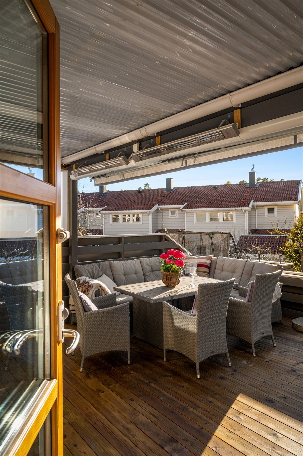 Her har man også videre utgang til en herlig, vestvendt markterrasse på hele 31 kvm. Galleribilde