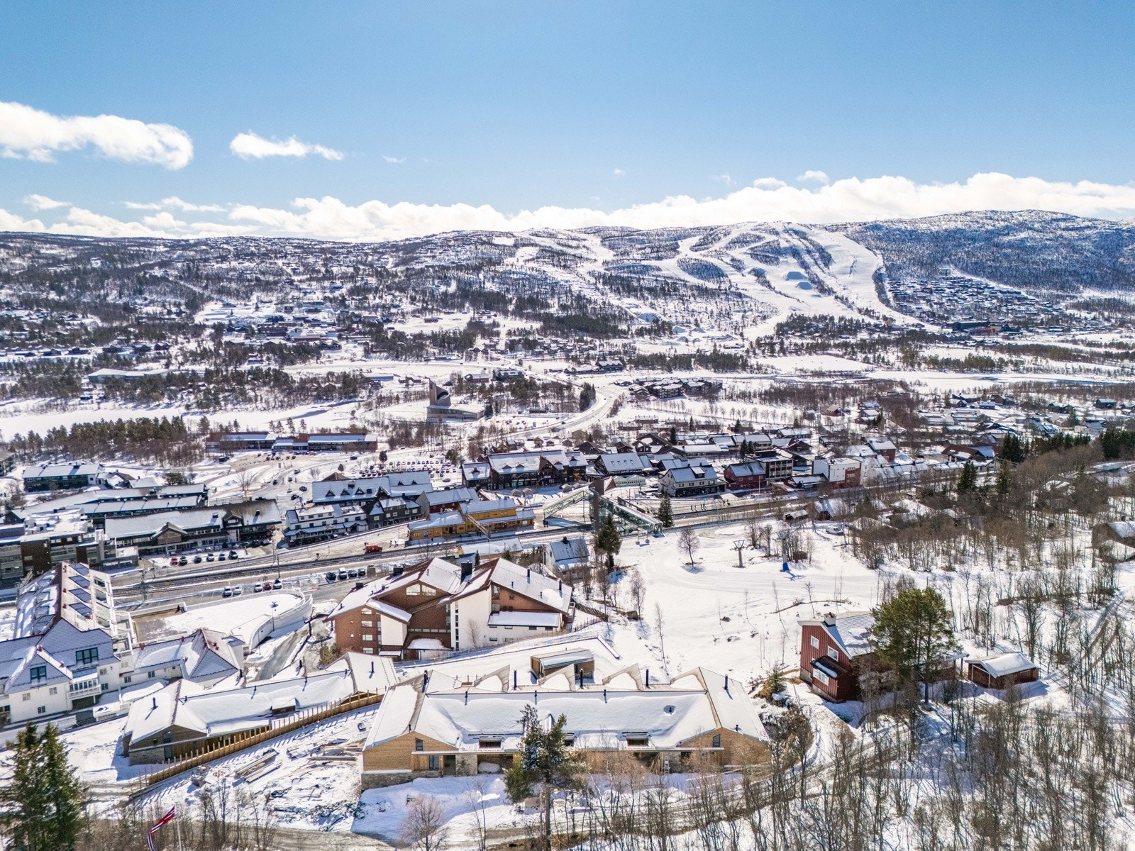 Holmshovda ligger flott plassert bak Dr. Holms Hotel og har en fin beliggenhet med nærhet til sentrum samt skianlegget med ski inn/ut Galleribilde