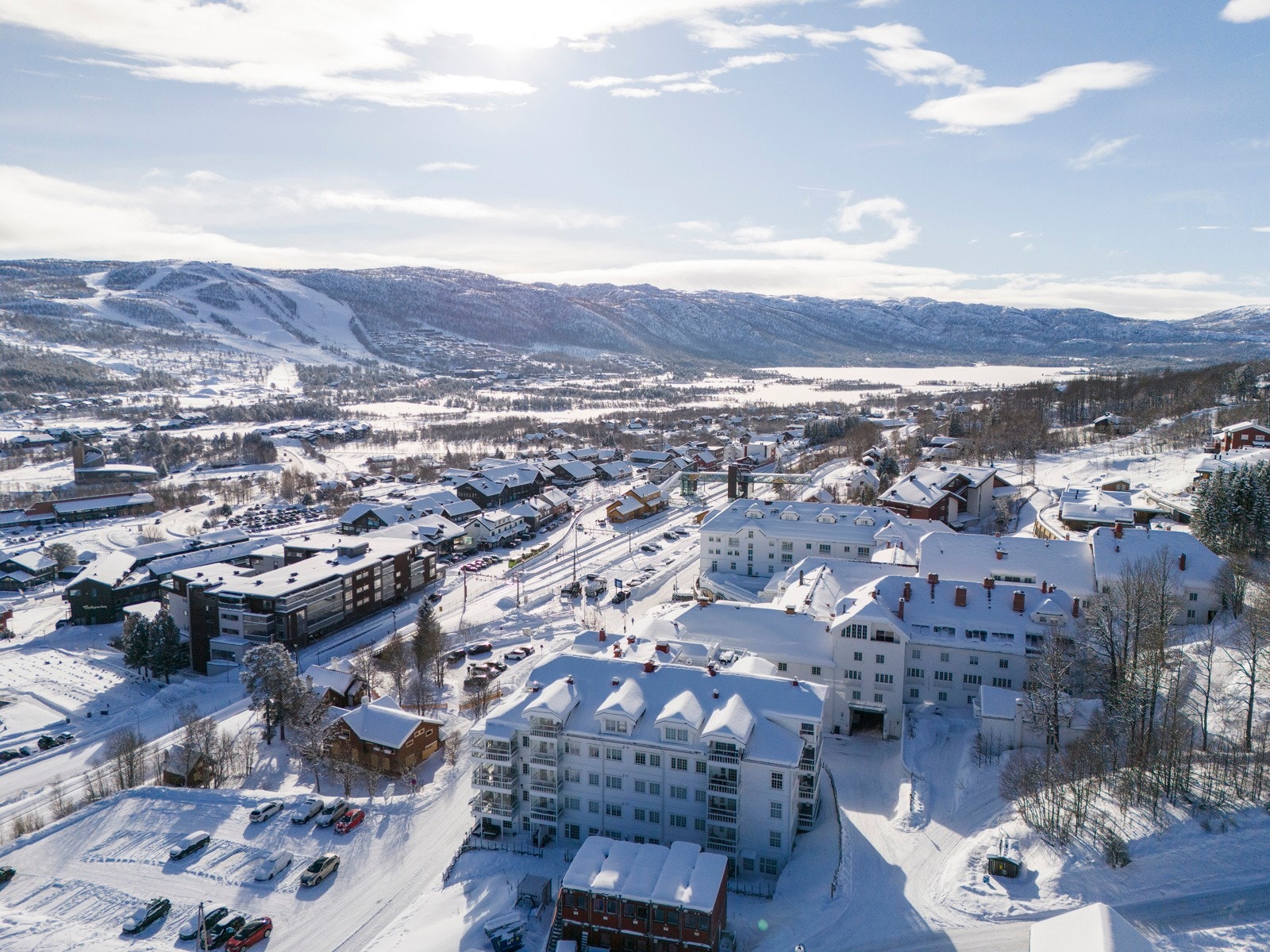Holmshovda har umiddelbar nærhet til både alpinanlegg og sentrum Galleribilde