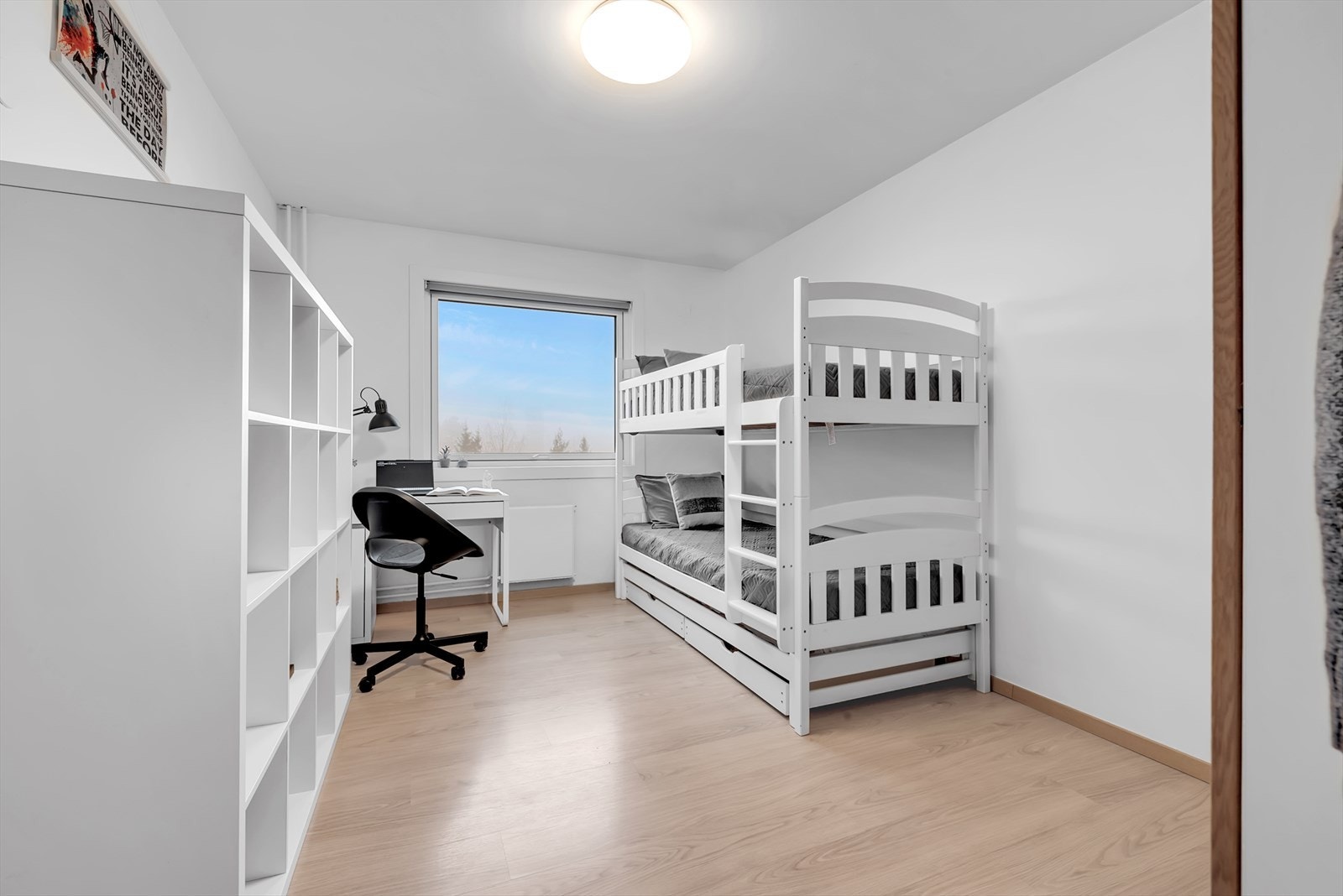 Det andre soverommet er fleksibelt og egner seg godt som barnerom, gjesterom eller kontor. Galleribilde