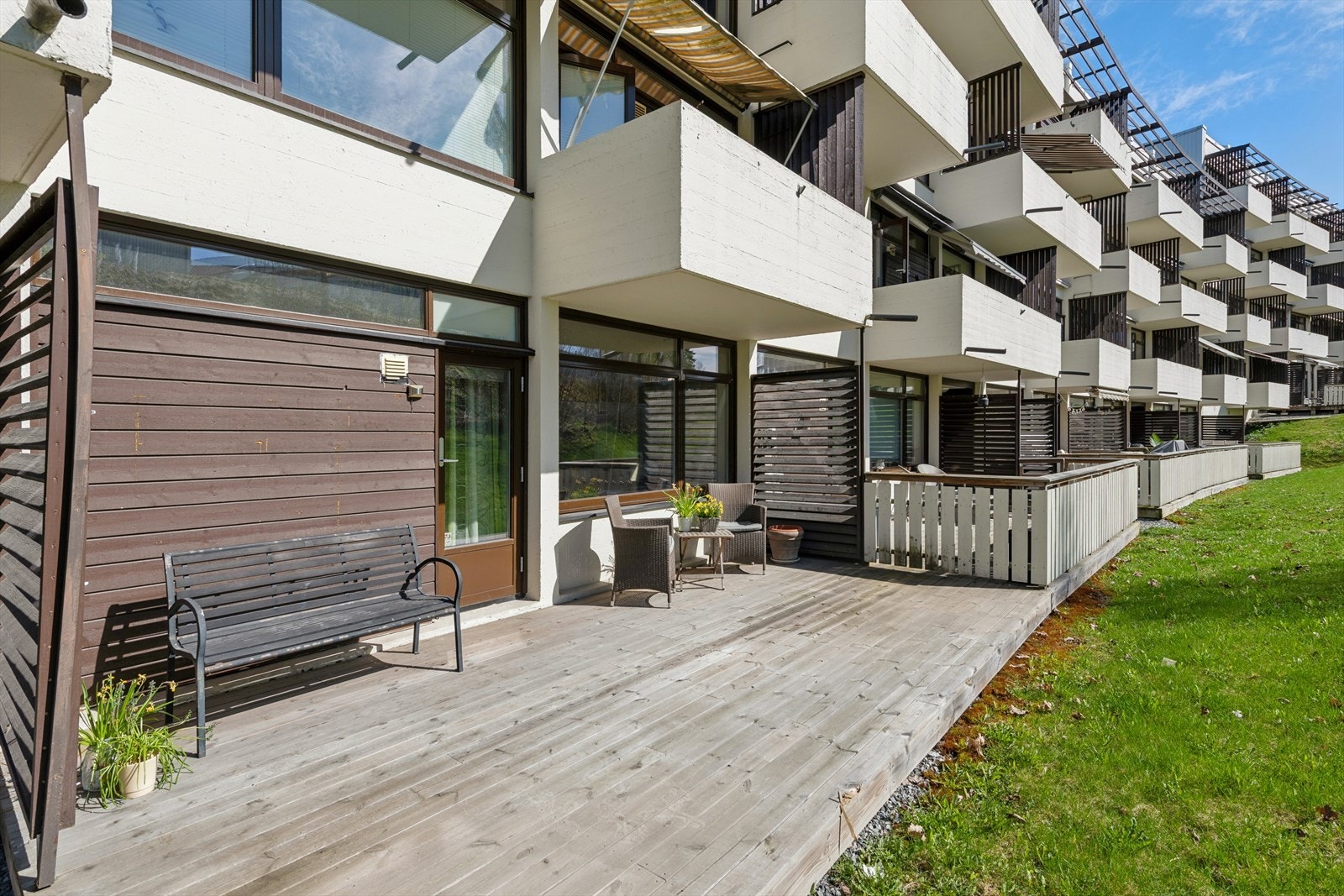 General Laakes vei 66; En 2-roms med super beliggenhet i 1. etasje med solrik terrasse og for øvrig oppussingsbehov. Her kan du skape ditt drømmehjem! Galleribilde