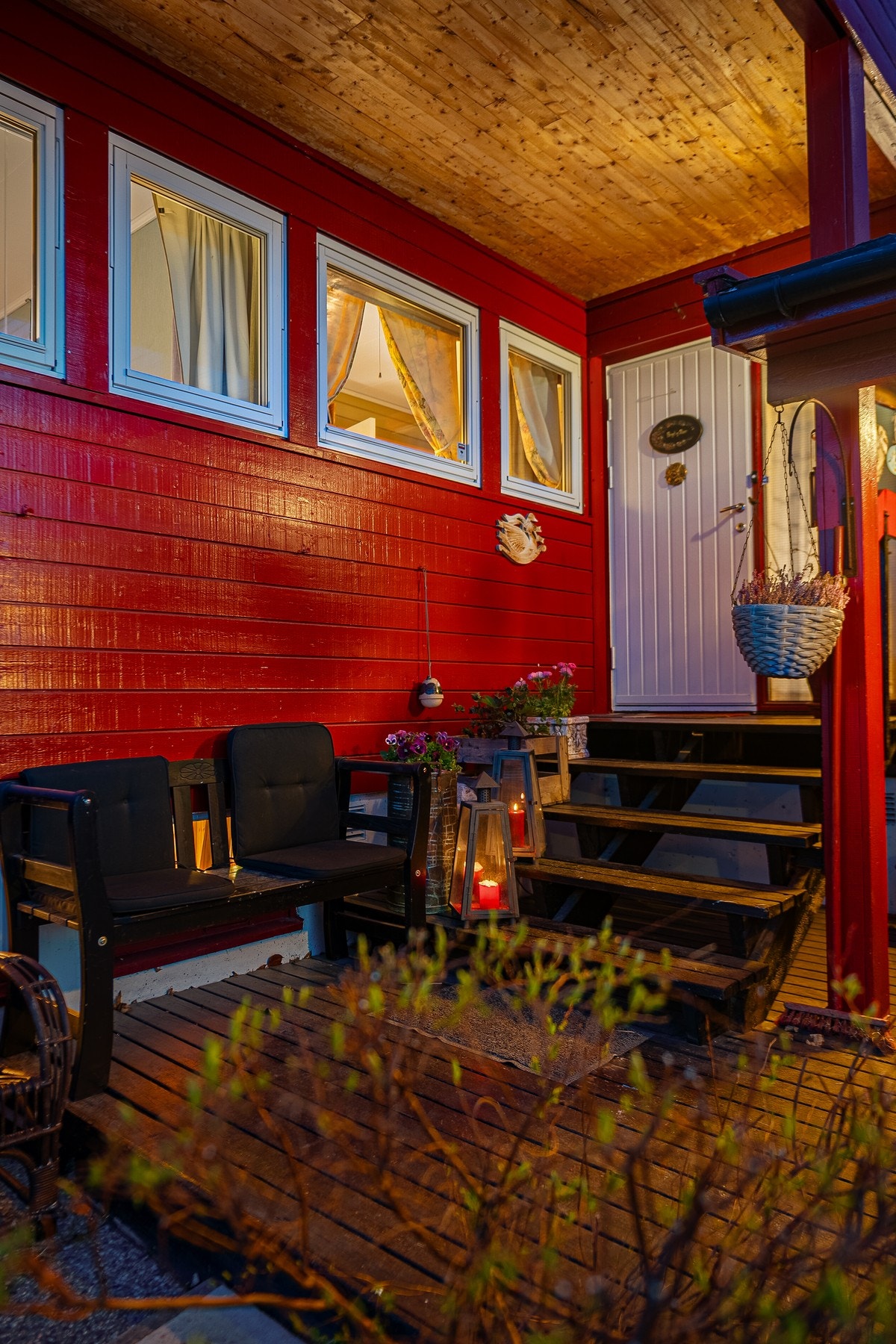 Boligen har egen garasjeplass i garasjerekke. Galleribilde